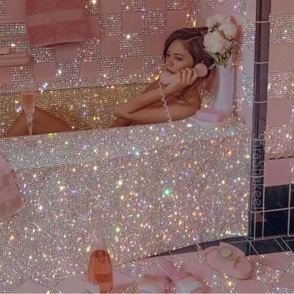 Meet me! Anoouk aka Stephanie - Picture 3 of 5